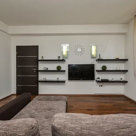 Castle With Panoramic Balcony Apartament *