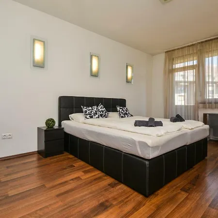 Castle With Panoramic Balcony بودابست