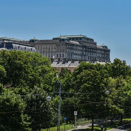 Castle With Panoramic Balcony بودابست